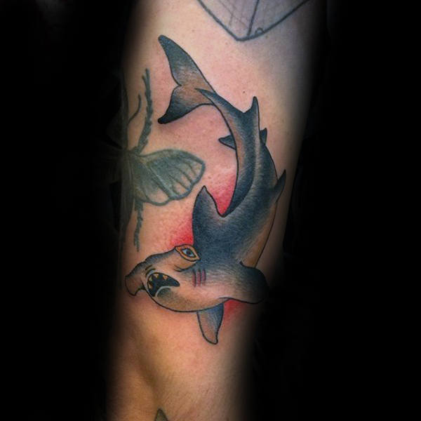 tatuaje tiburon martillo 55