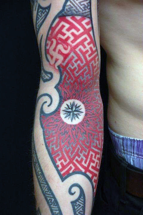 tatuaje tinta roja 85