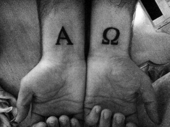 tatuaje alfa omega 15