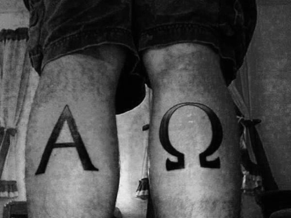 tatuaje alfa omega 45