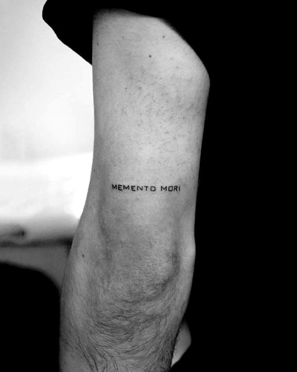 tatuaje frase memento mori 97