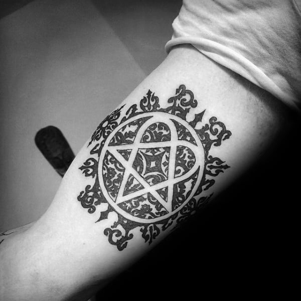 tatuaje pentagrama invertido 11