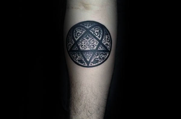 tatuaje pentagrama invertido 13