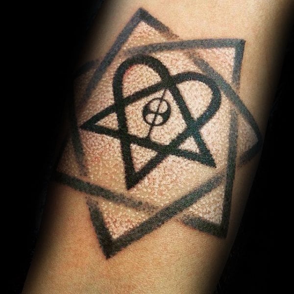tatuaje pentagrama invertido 23