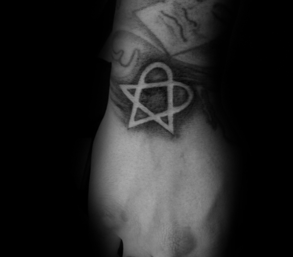 tatuaje pentagrama invertido 31