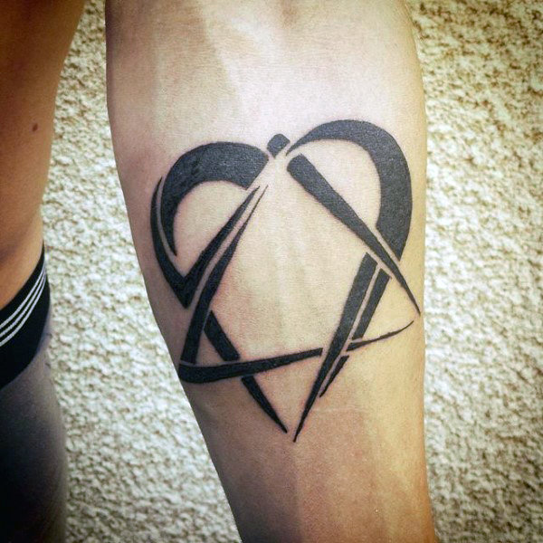 tatuaje pentagrama invertido 37
