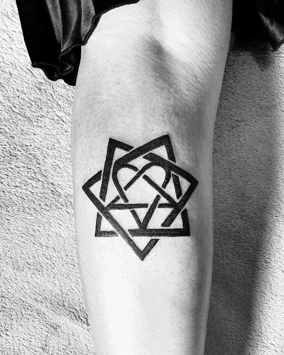 tatuaje pentagrama invertido 41