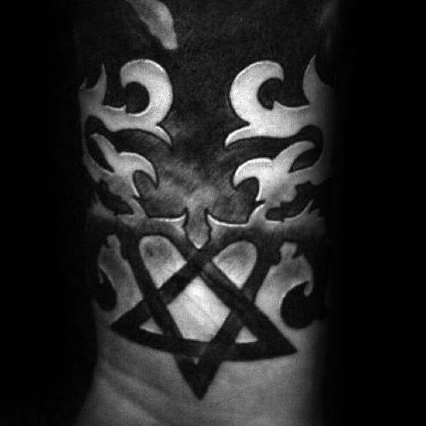 tatuaje pentagrama invertido 45