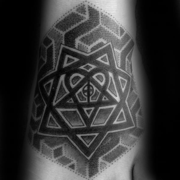 tatuaje pentagrama invertido 51