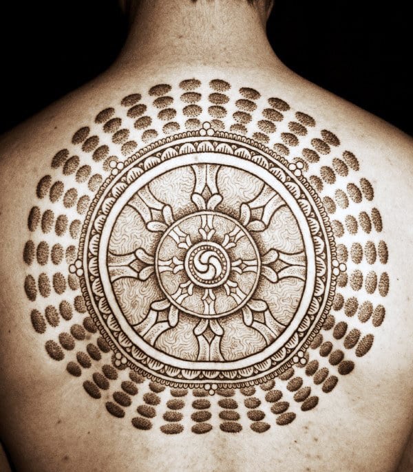 tatuaje rueda dharma 33