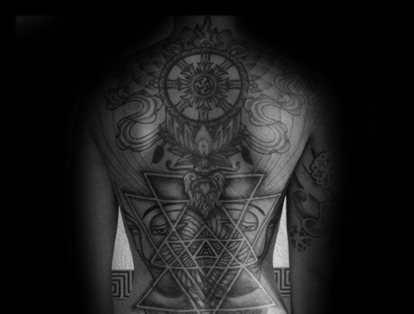 tatuaje rueda dharma 37