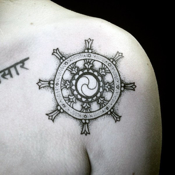 tatuaje rueda dharma 51