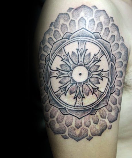 tatuaje rueda dharma 67