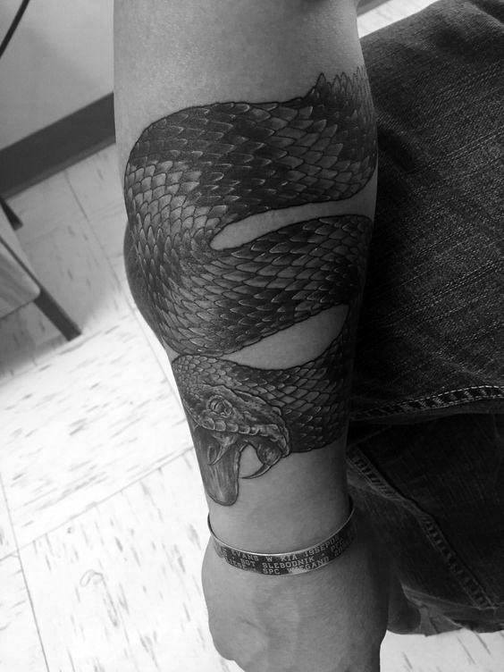 tatuaje serpiente cascabel 41