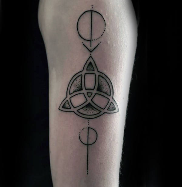 tatuaje simbolo triqueta 09