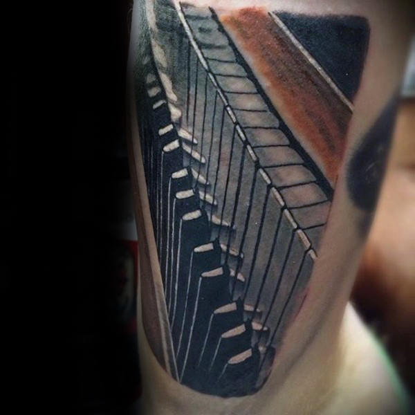 tatuaje piano teclado 93