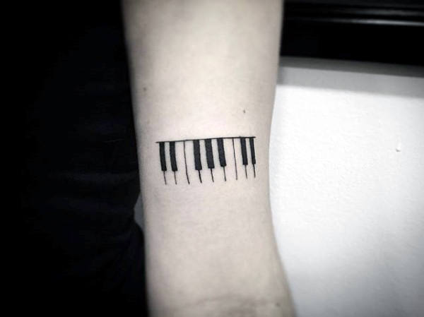 tatuaje piano teclado 99