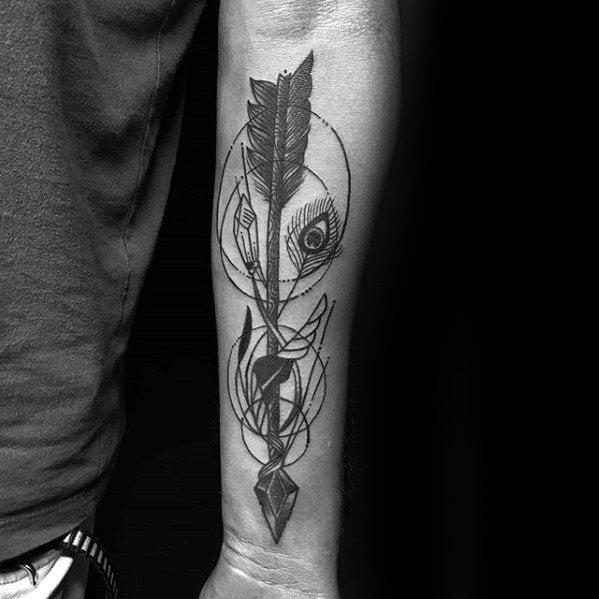 pequeno tatuaje flecha para hombre 13