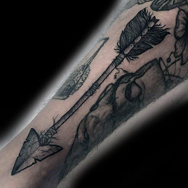 pequeno tatuaje flecha para hombre 44