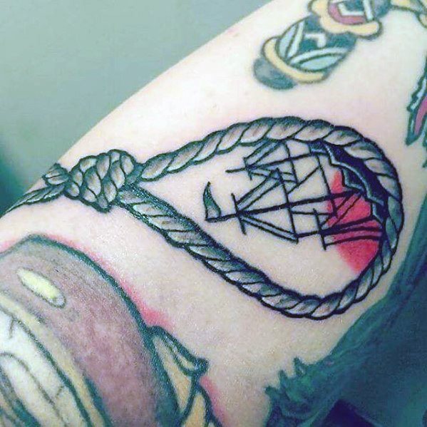 tatuaje barco hundiendose para hombre 15