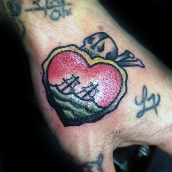 tatuaje barco hundiendose para hombre 23