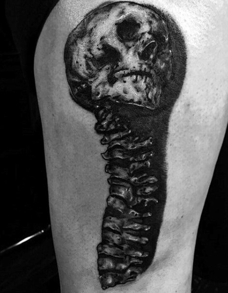tatuaje columna vertebral para hombre 07