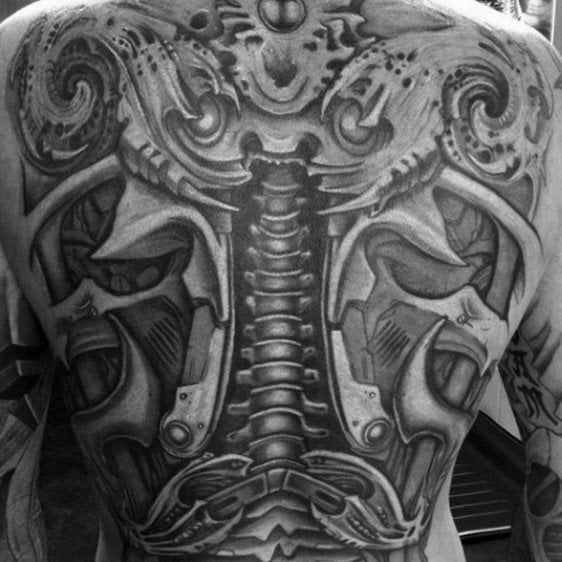 tatuaje columna vertebral para hombre 11