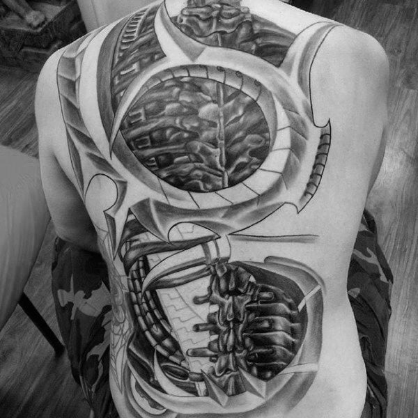 tatuaje columna vertebral para hombre 14