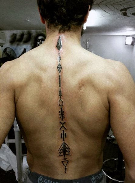 tatuaje columna vertebral para hombre 18
