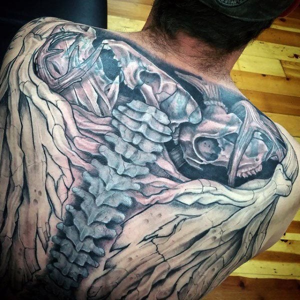 tatuaje columna vertebral para hombre 21
