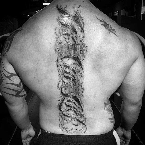tatuaje columna vertebral para hombre 26