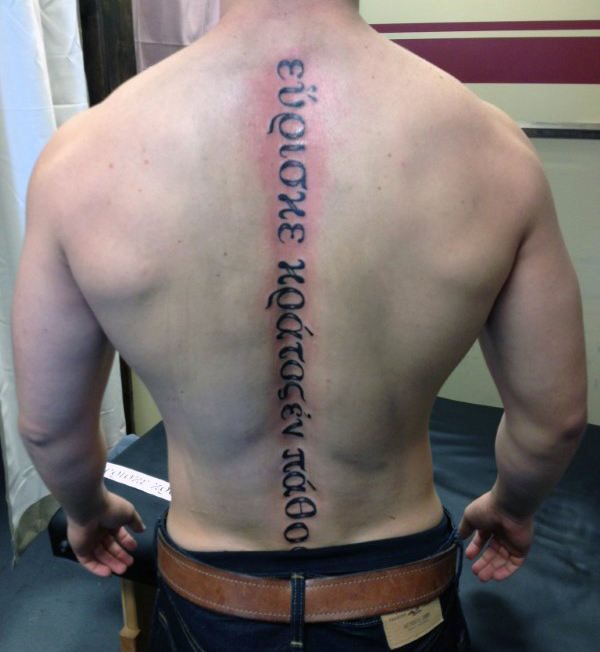 tatuaje columna vertebral para hombre 27