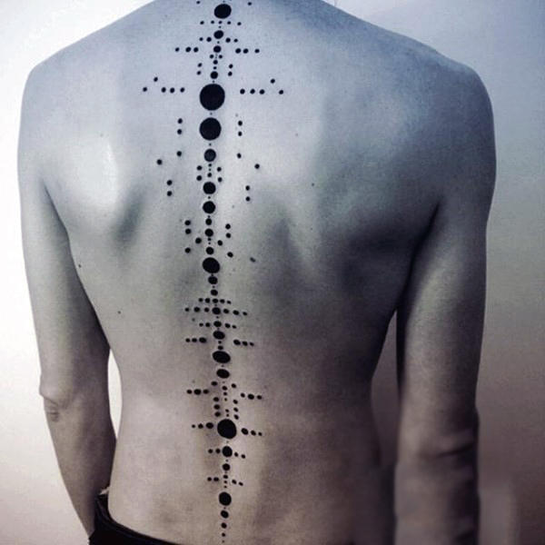 tatuaje columna vertebral para hombre 28