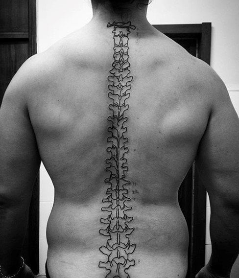 tatuaje columna vertebral para hombre 33