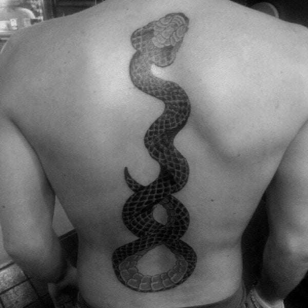 tatuaje columna vertebral para hombre 34