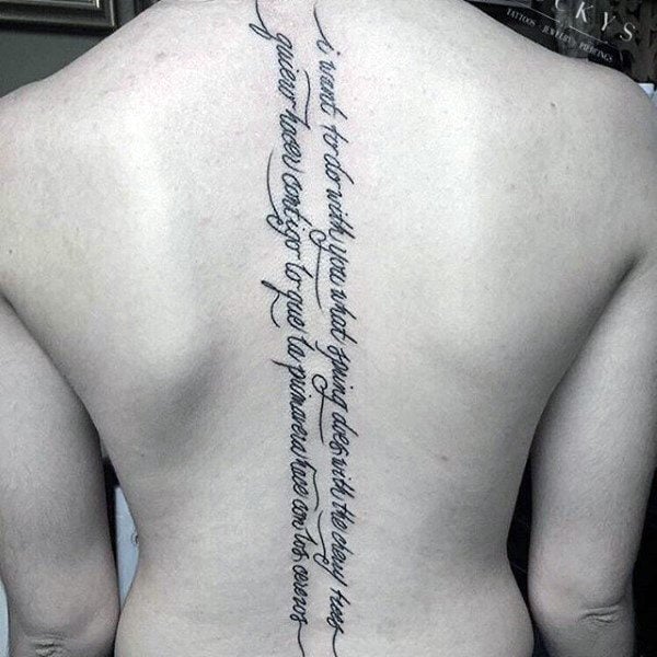 tatuaje columna vertebral para hombre 43