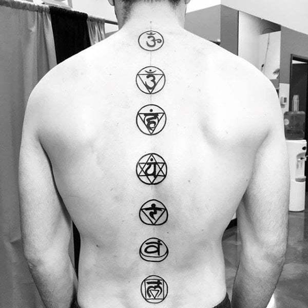 tatuaje columna vertebral para hombre 48