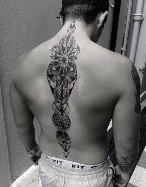 tatuaje columna vertebral para hombre 64