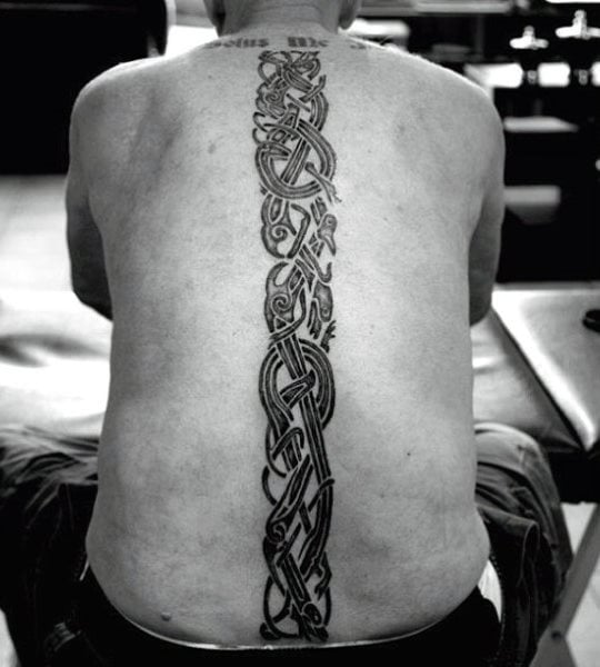 tatuaje columna vertebral para hombre 66