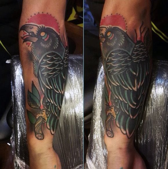 tatuaje cuervo negro para hombre 07