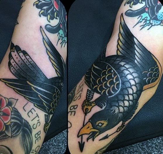 tatuaje cuervo negro para hombre 105