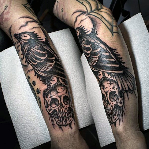 tatuaje cuervo negro para hombre 16
