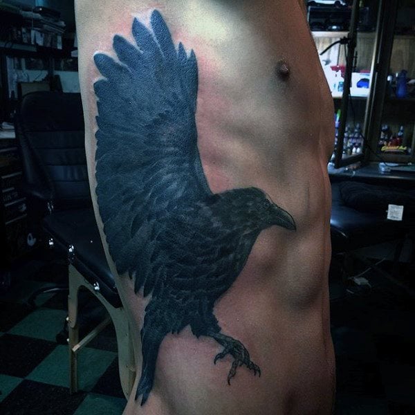 tatuaje cuervo negro para hombre 19