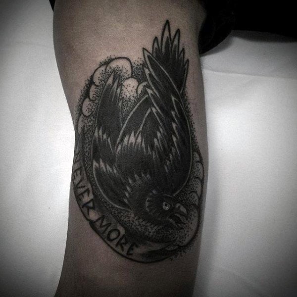 tatuaje cuervo negro para hombre 44