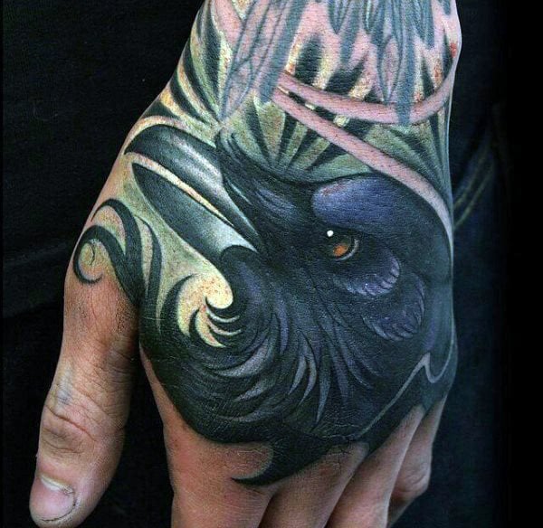 tatuaje cuervo negro para hombre 54
