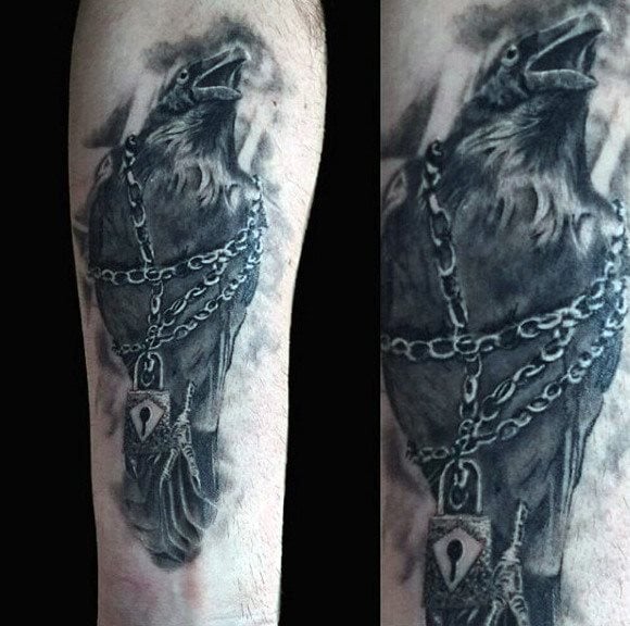 tatuaje cuervo negro para hombre 72