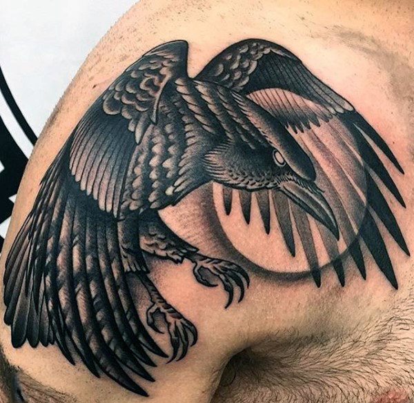 tatuaje cuervo negro para hombre 87