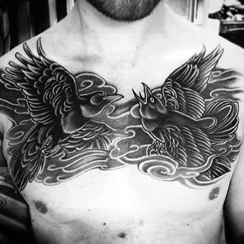 tatuaje cuervo para hombre 16