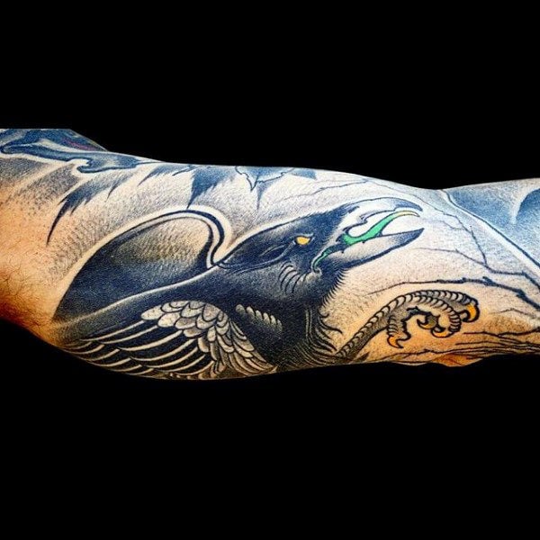 tatuaje cuervo para hombre 24