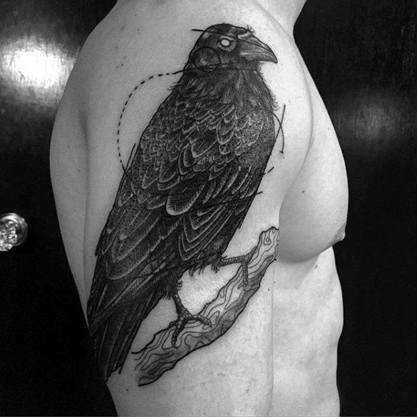 tatuaje cuervo para hombre 35